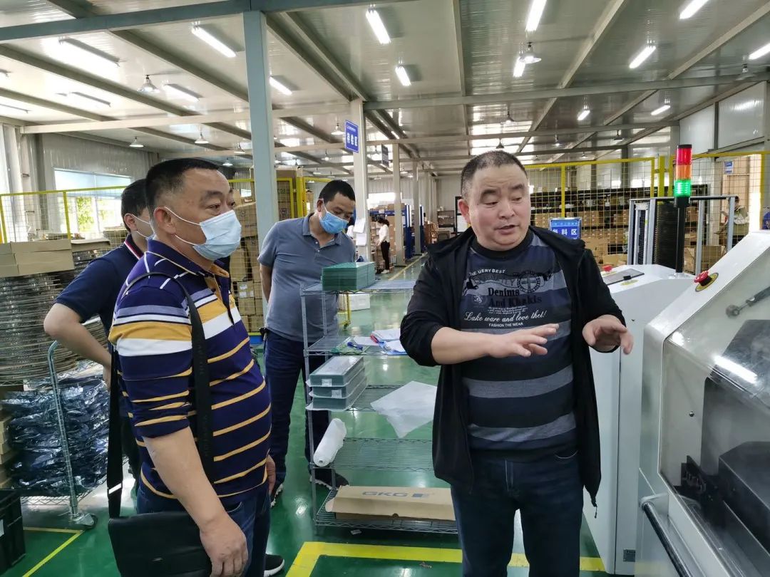 見證企業(yè)實(shí)力！意向客戶到訪參觀久遠(yuǎn)智能工廠